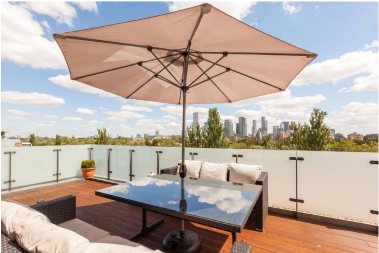 2 Bedroom Penthouse In Canada Water With Balcony