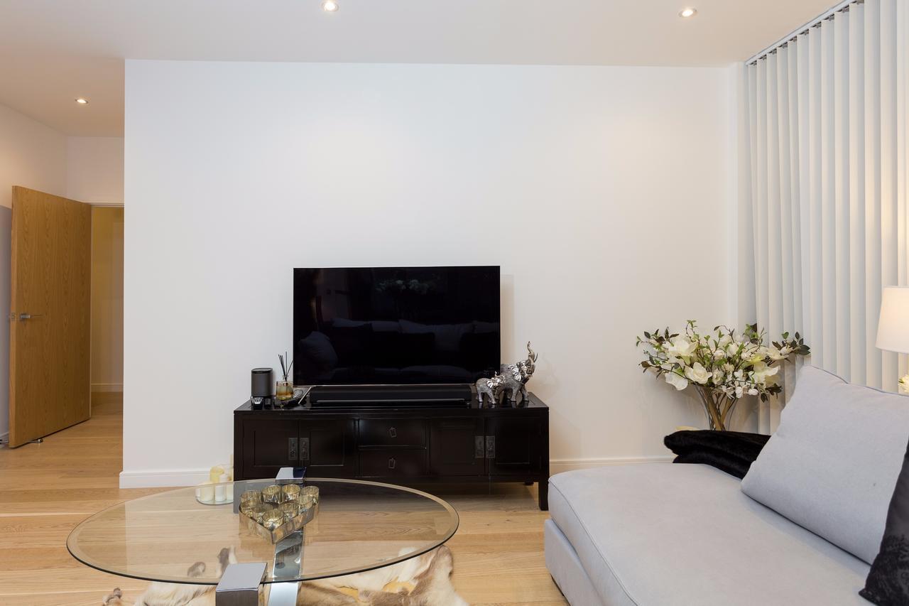 2 Bedroom Penthouse In Canada Water With Balcony * Londra