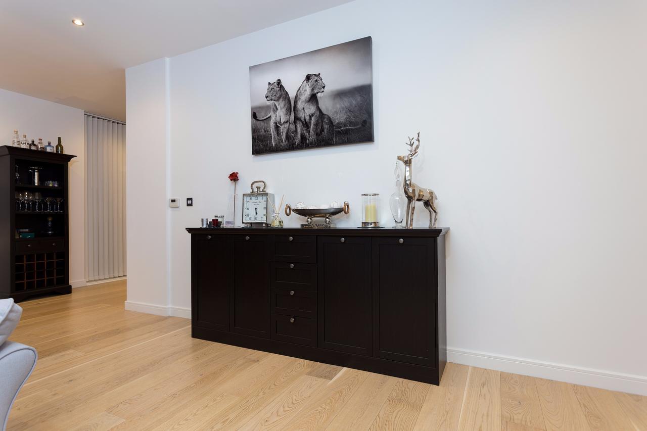 2 Bedroom Penthouse In Canada Water With Balcony * Londra