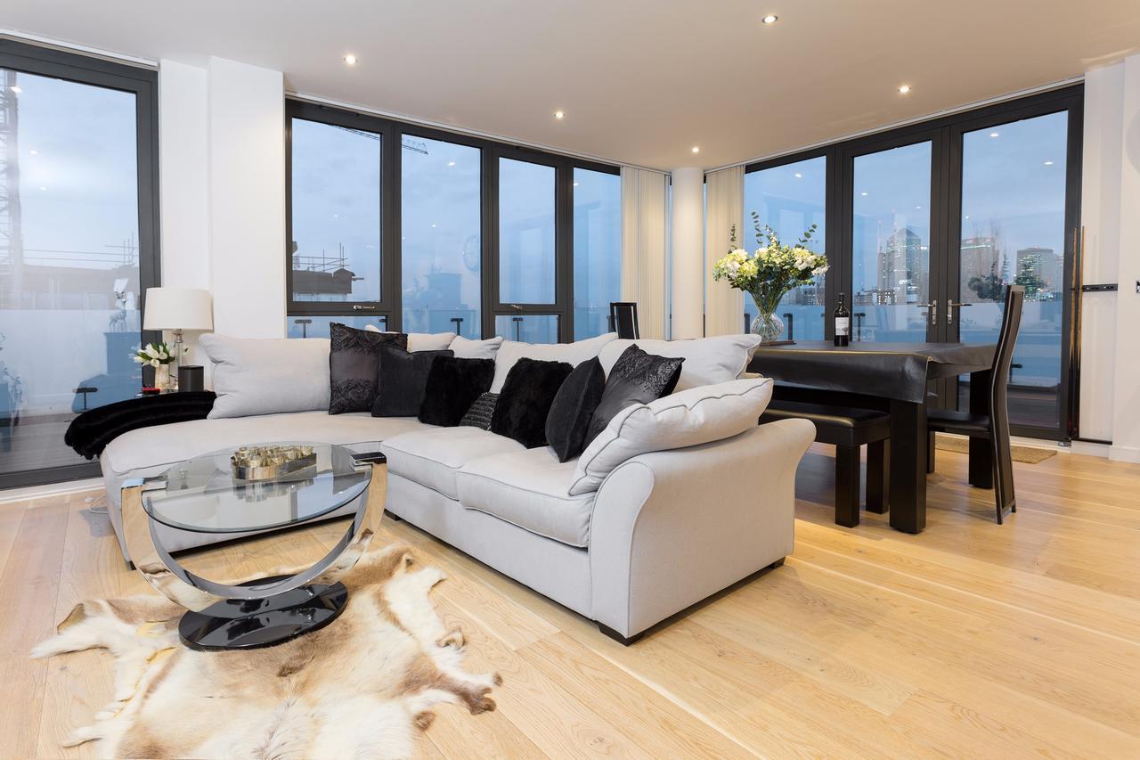 2 Bedroom Penthouse In Canada Water With Balcony Londra