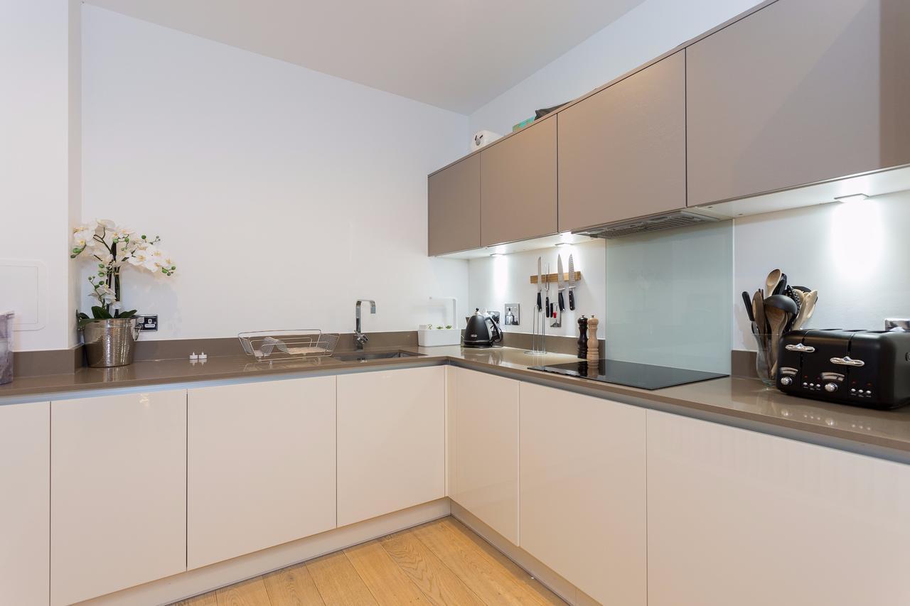 2 Bedroom Penthouse In Canada Water With Balcony * Londra